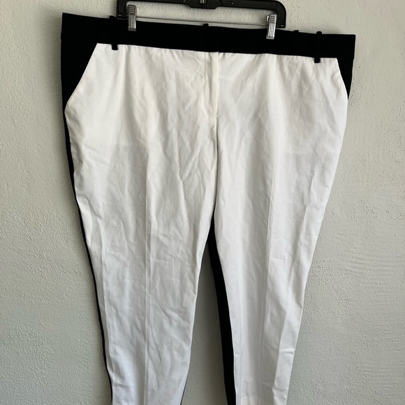 AVA & Viv Woman White/ Black  Mide Rise Skinny Hip & Thigh Dress Pant, S… - Picture 1 of 6